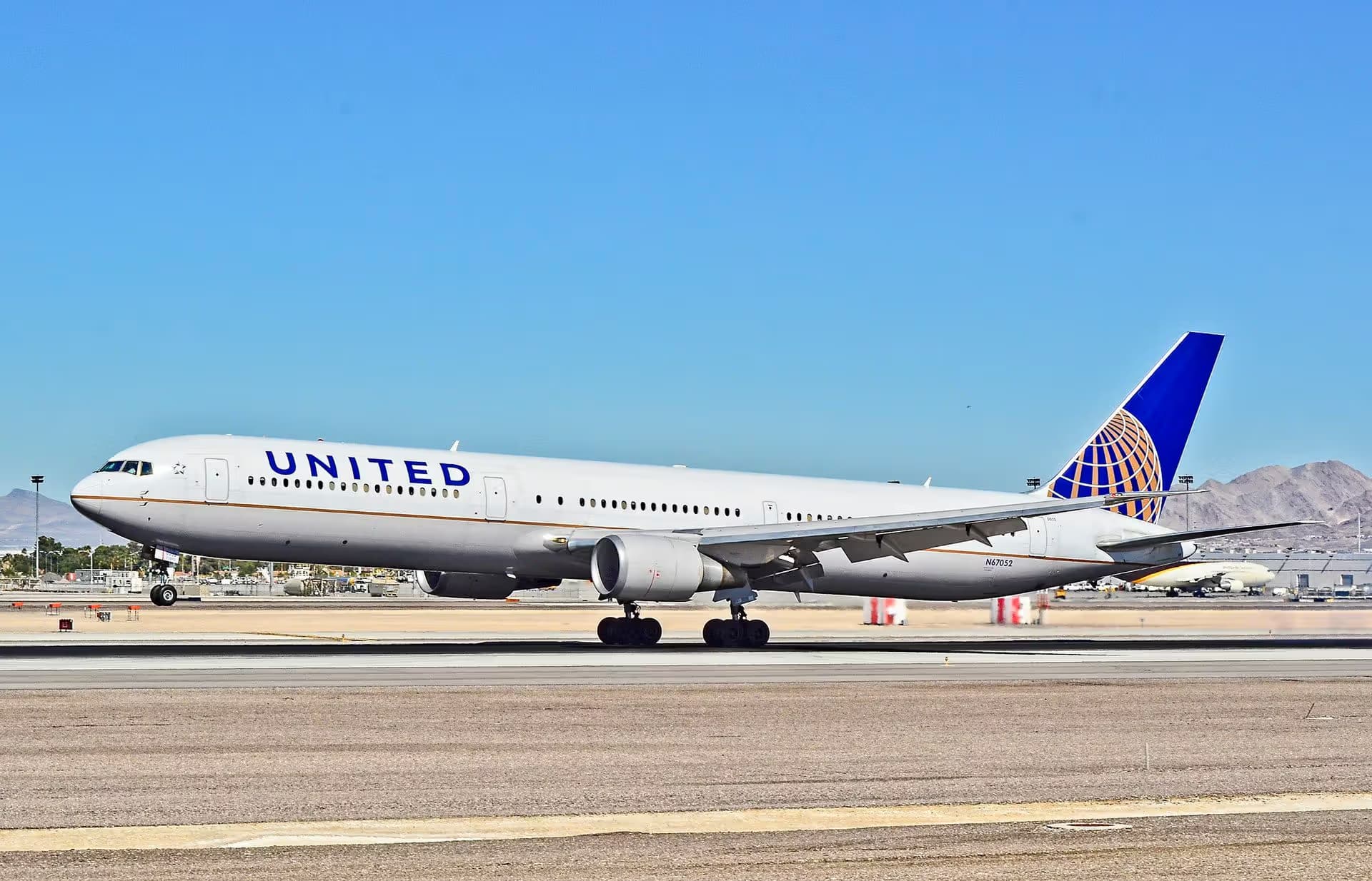 N67052 — Twin-engine aircraft