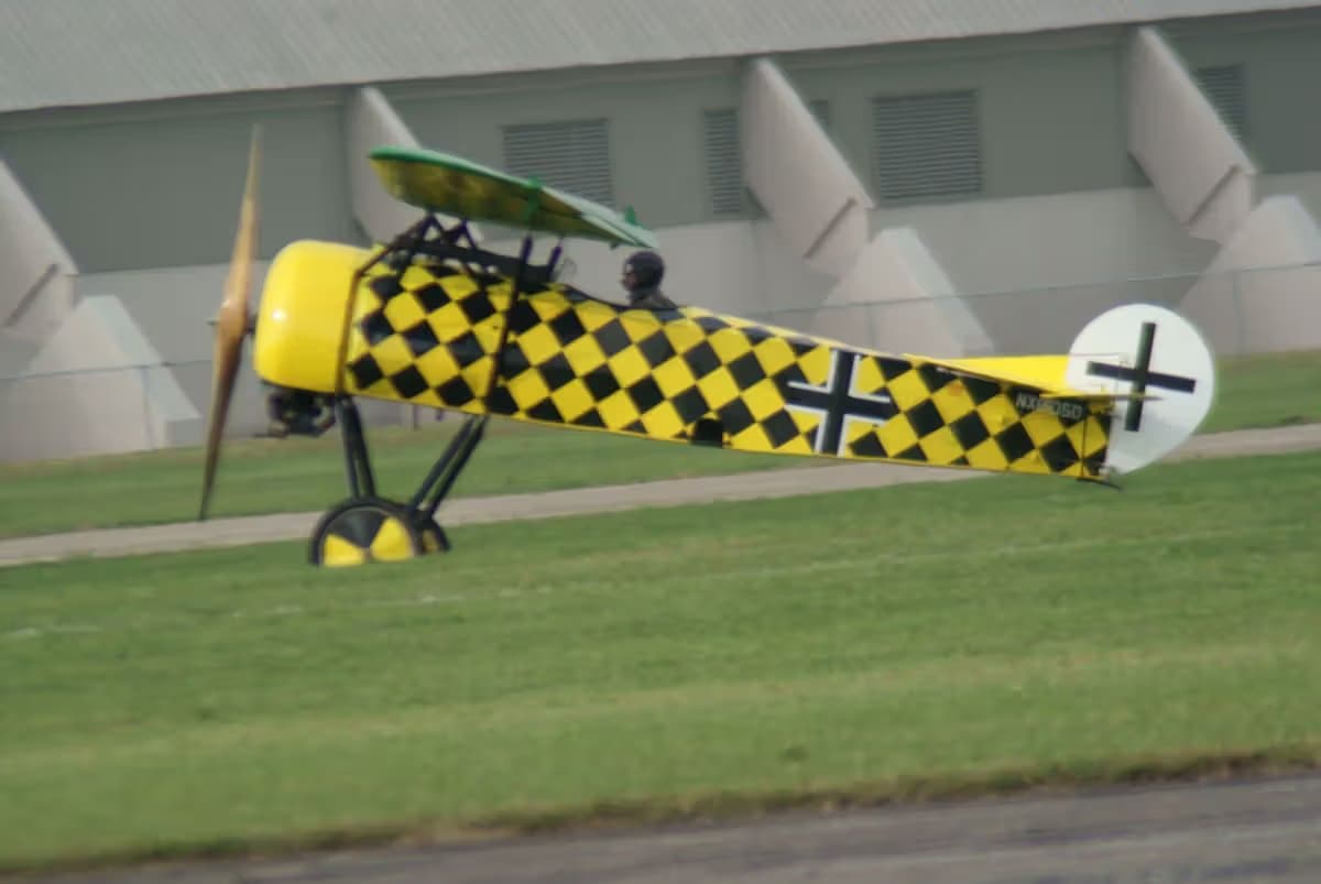 Unidentified — Single-engine aircraft