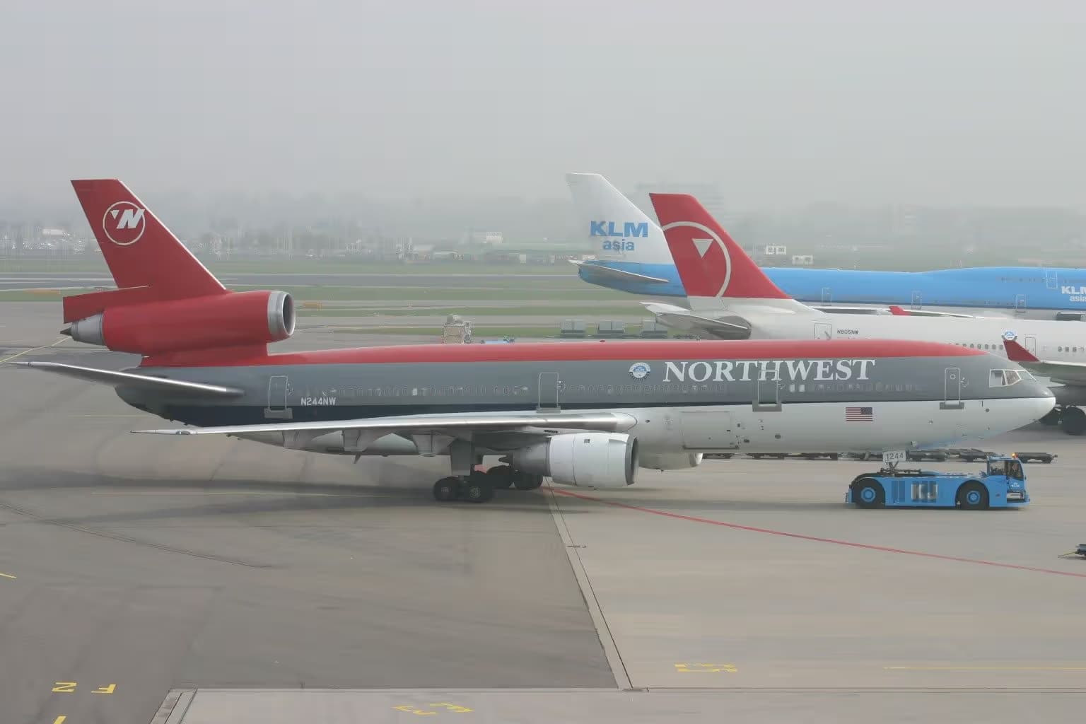 N244NW — Douglas