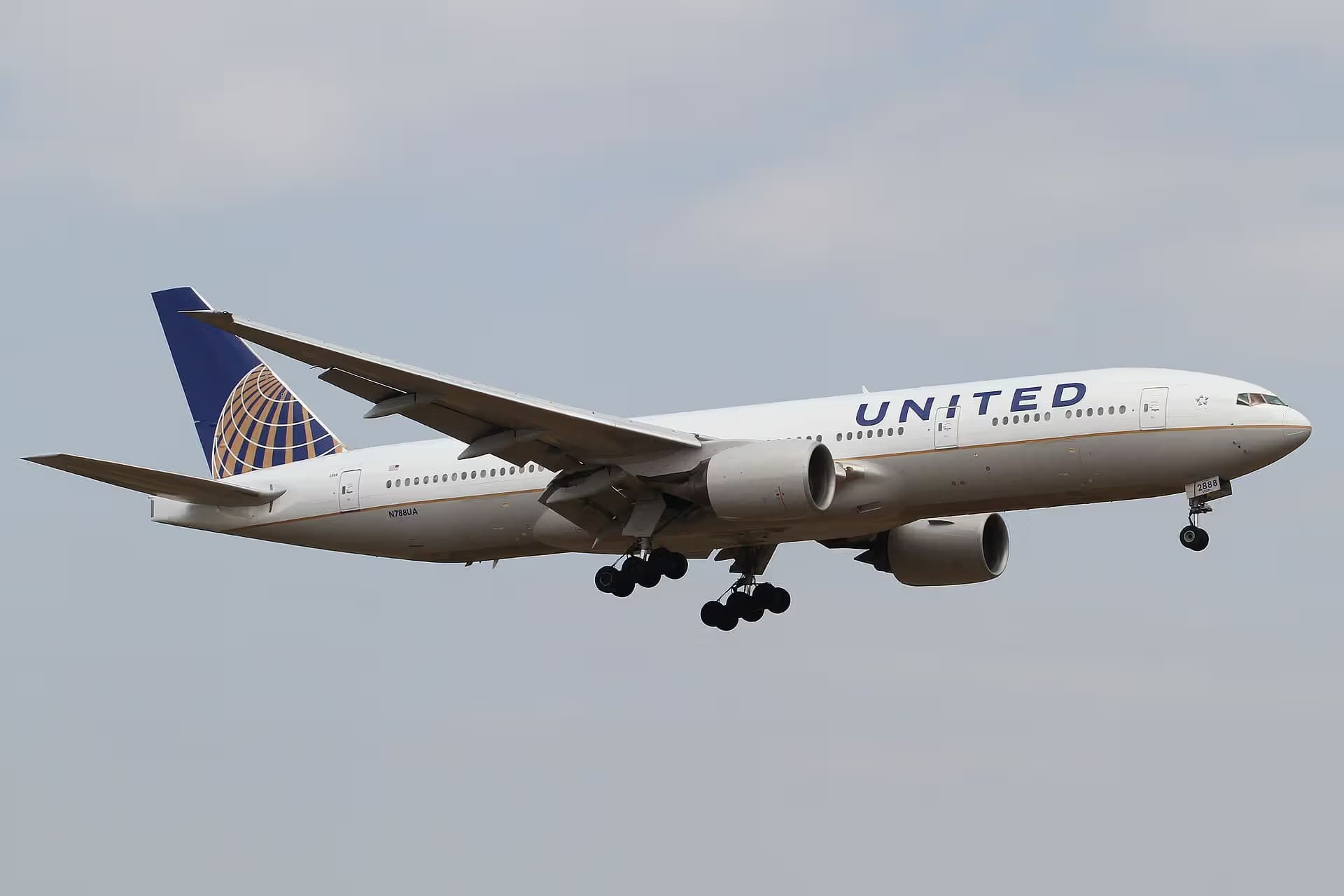 N788UA — Twin-engine aircraft