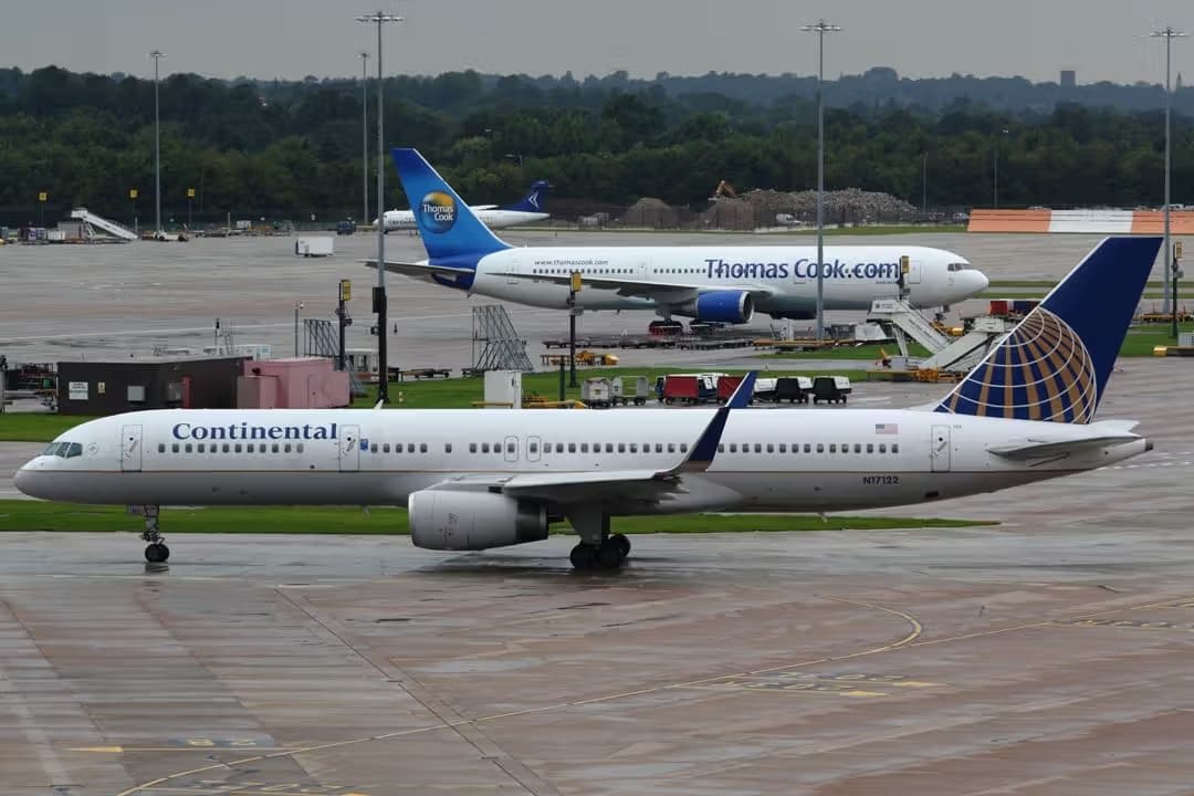 N17122 — Twin-engine aircraft