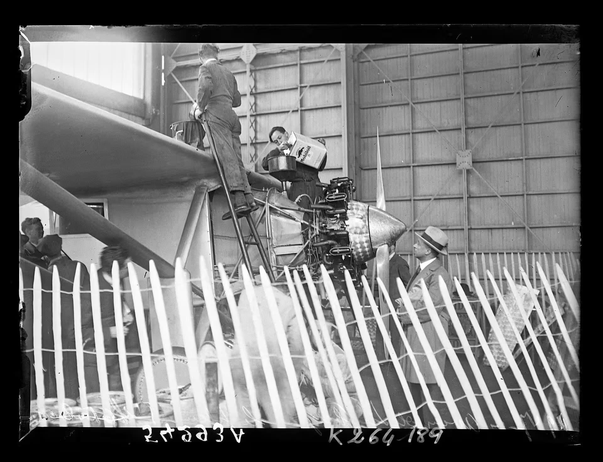 Unidentified — Single-engine aircraft