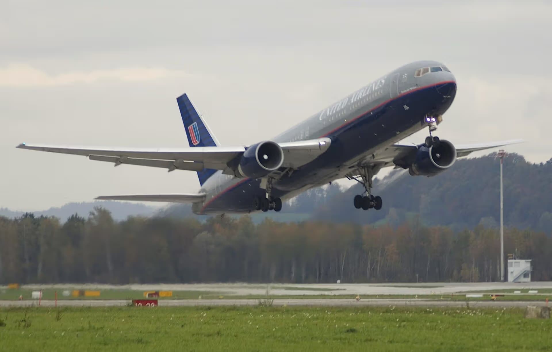 N656UA — Boeing