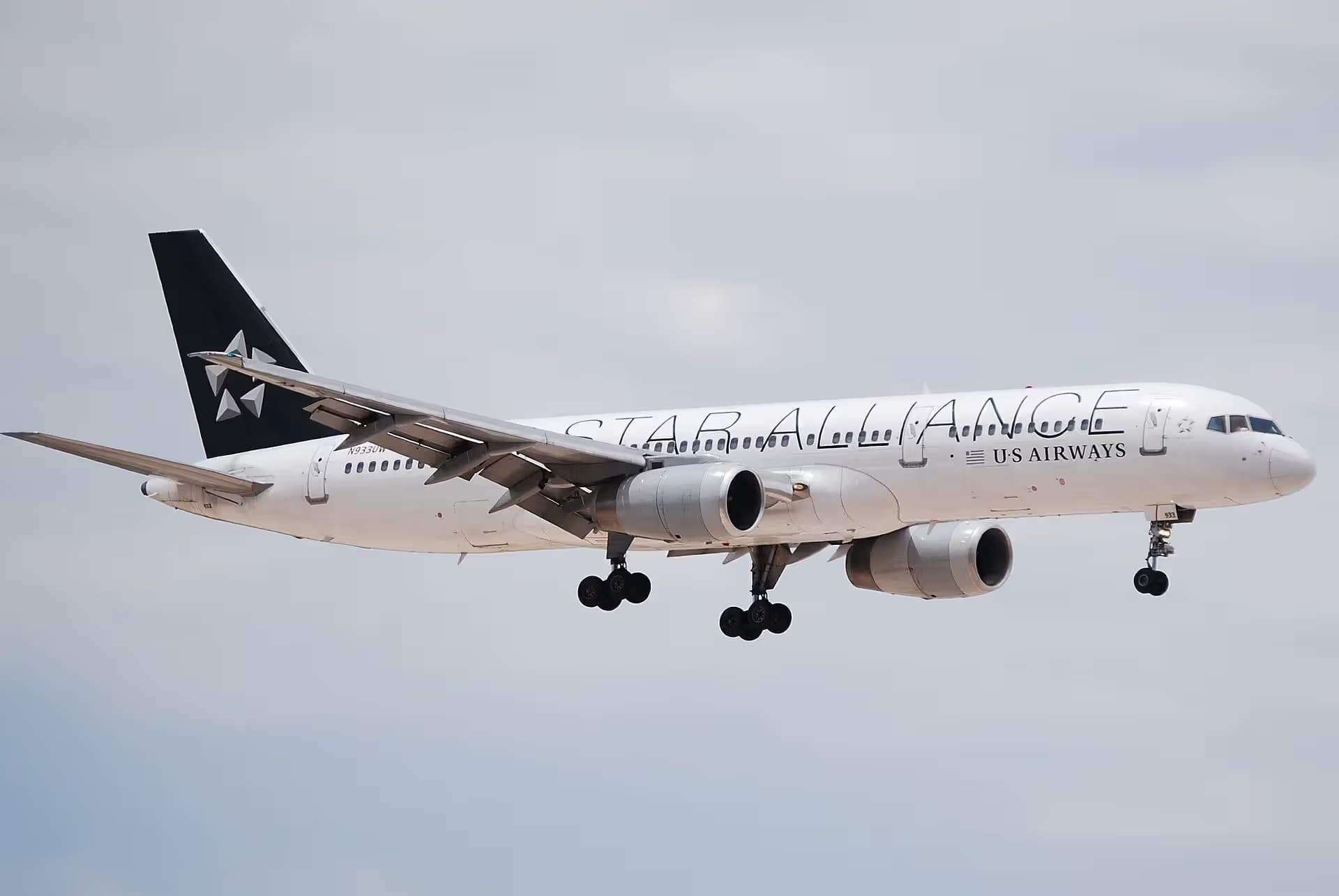 N933UW — Twin-engine aircraft