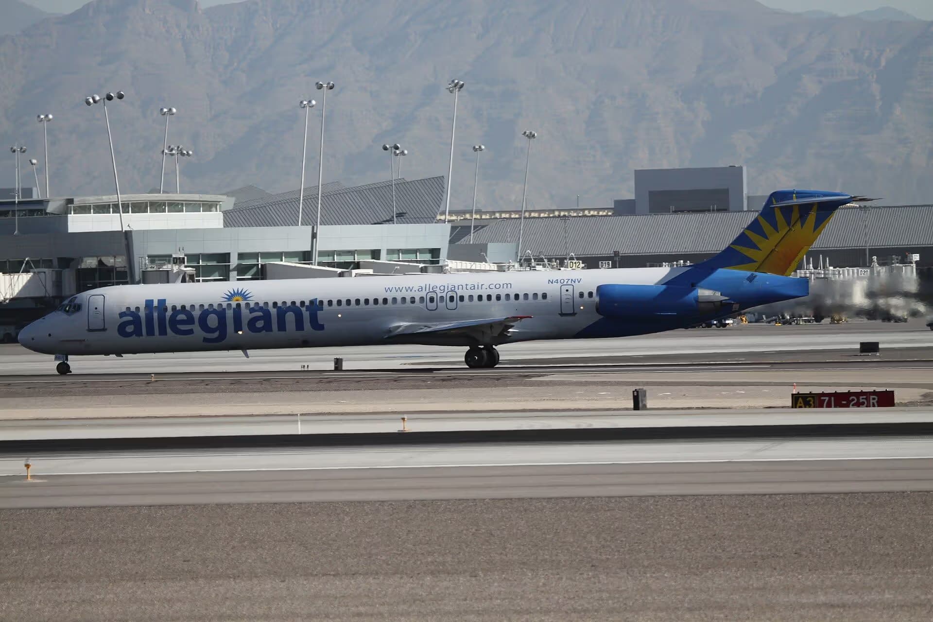 N407NV — Douglas