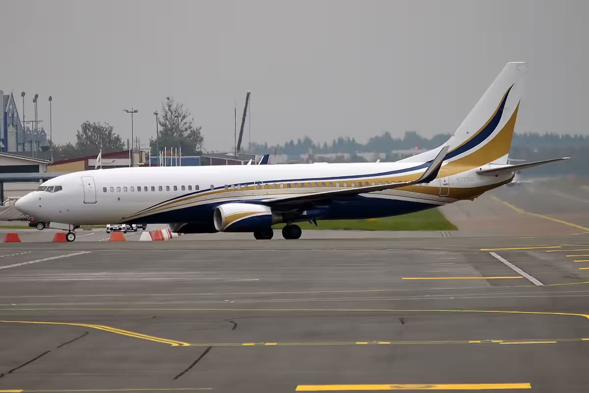 N737GG — Twin-engine aircraft