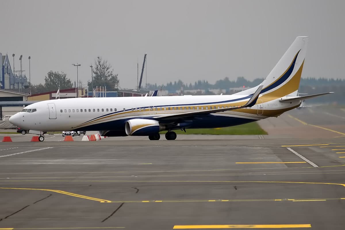 N737GG — Twin-engine aircraft