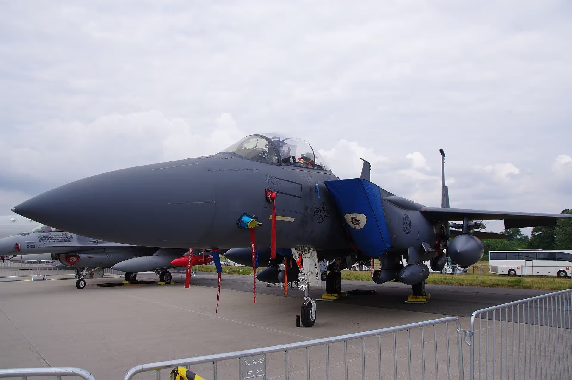 Unidentified — Twin-engine aircraft