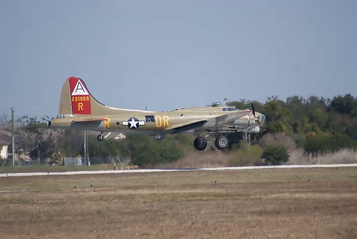 Unidentified — Twin-engine aircraft