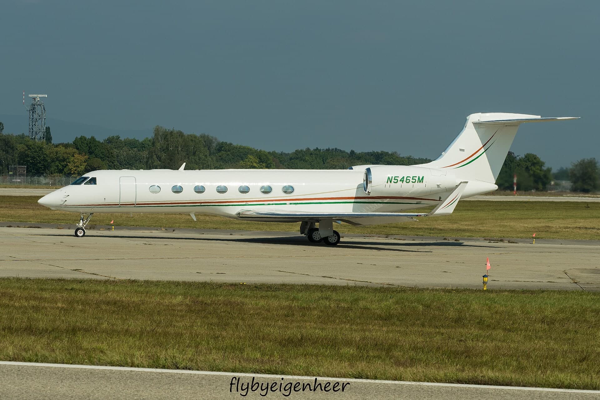 N5465M — Business jet