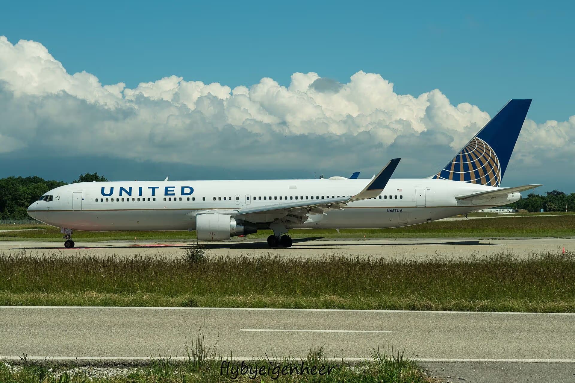 N667UA — Boeing
