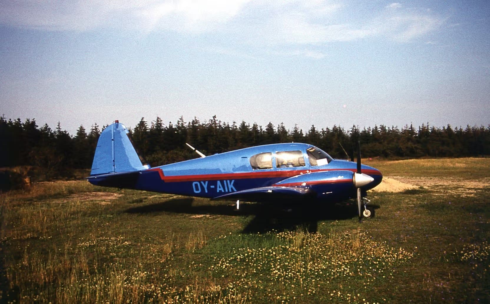 OY-AIK — Twin-engine aircraft