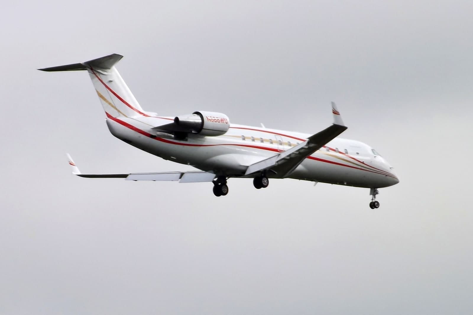 N888WU — Business jet