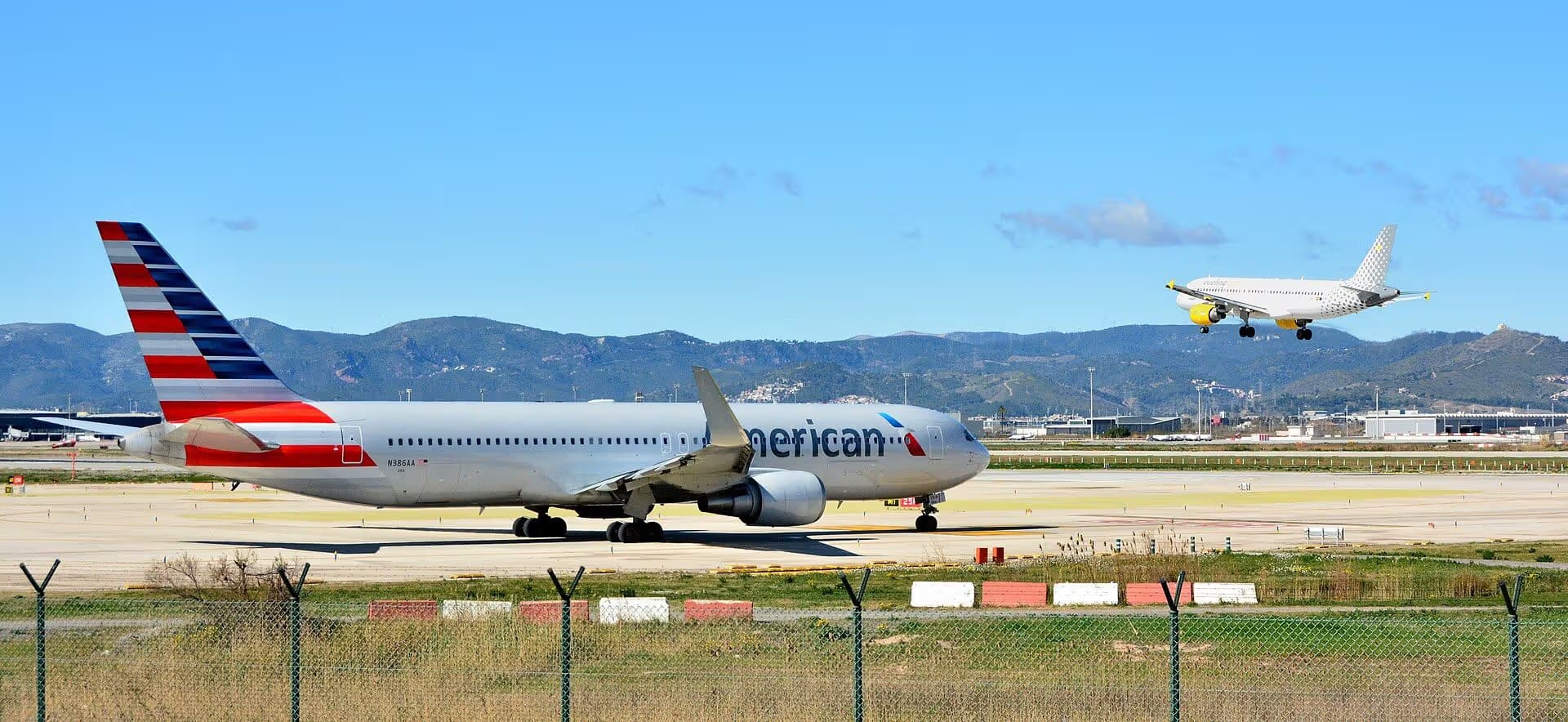 N386AA — Twin-engine aircraft