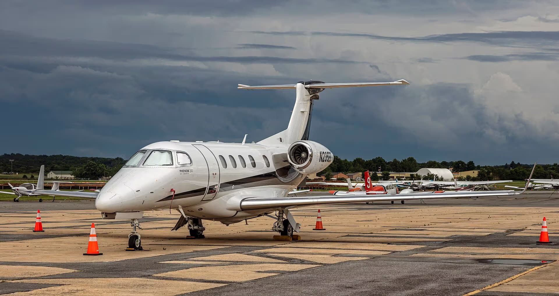 N235EE — Embraer