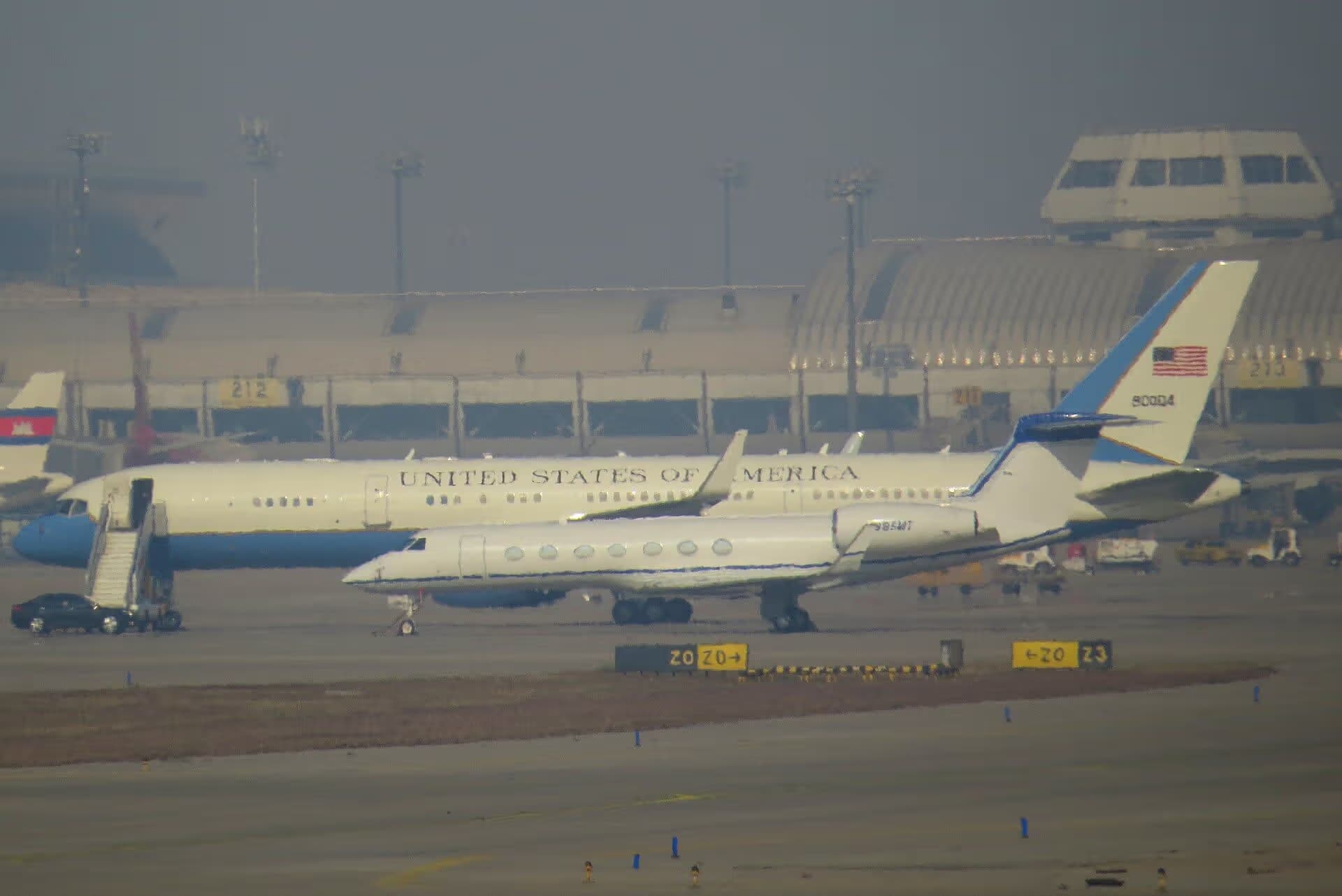 Unidentified — Business jet