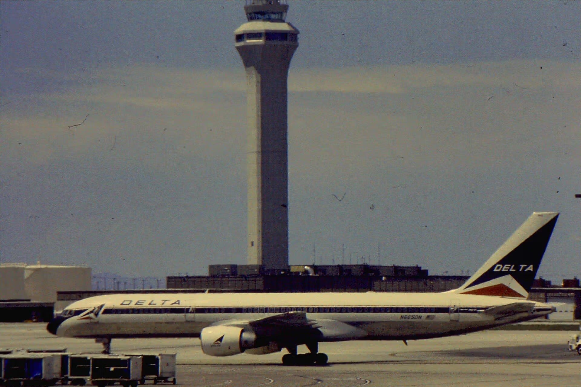 N665DN — Twin-engine aircraft