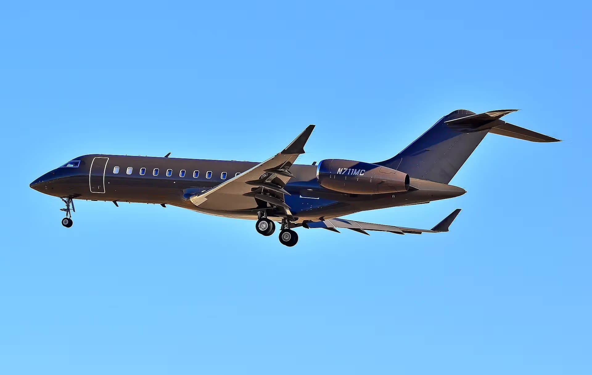 N711MC — Bombardier