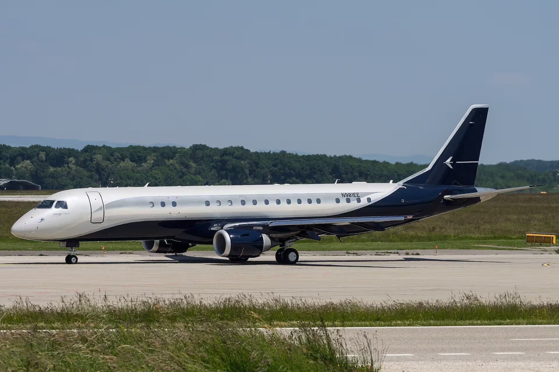 N981EE — Twin-engine aircraft