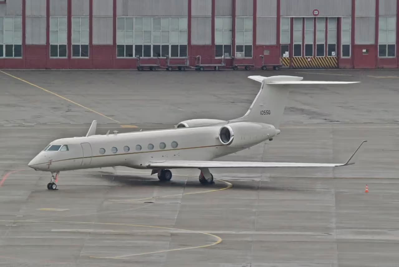 Unidentified — Business jet