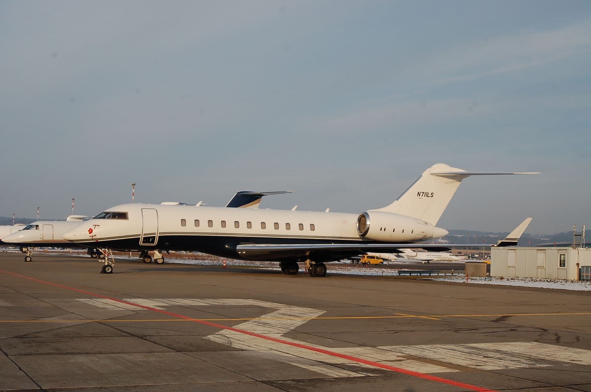 N711LS — Business jet