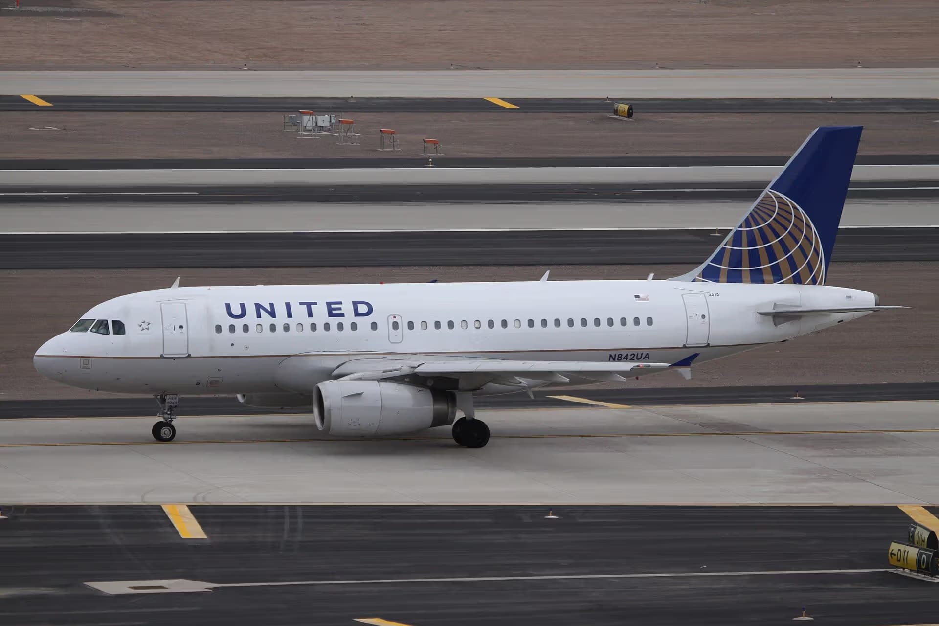 N842UA — Airbus