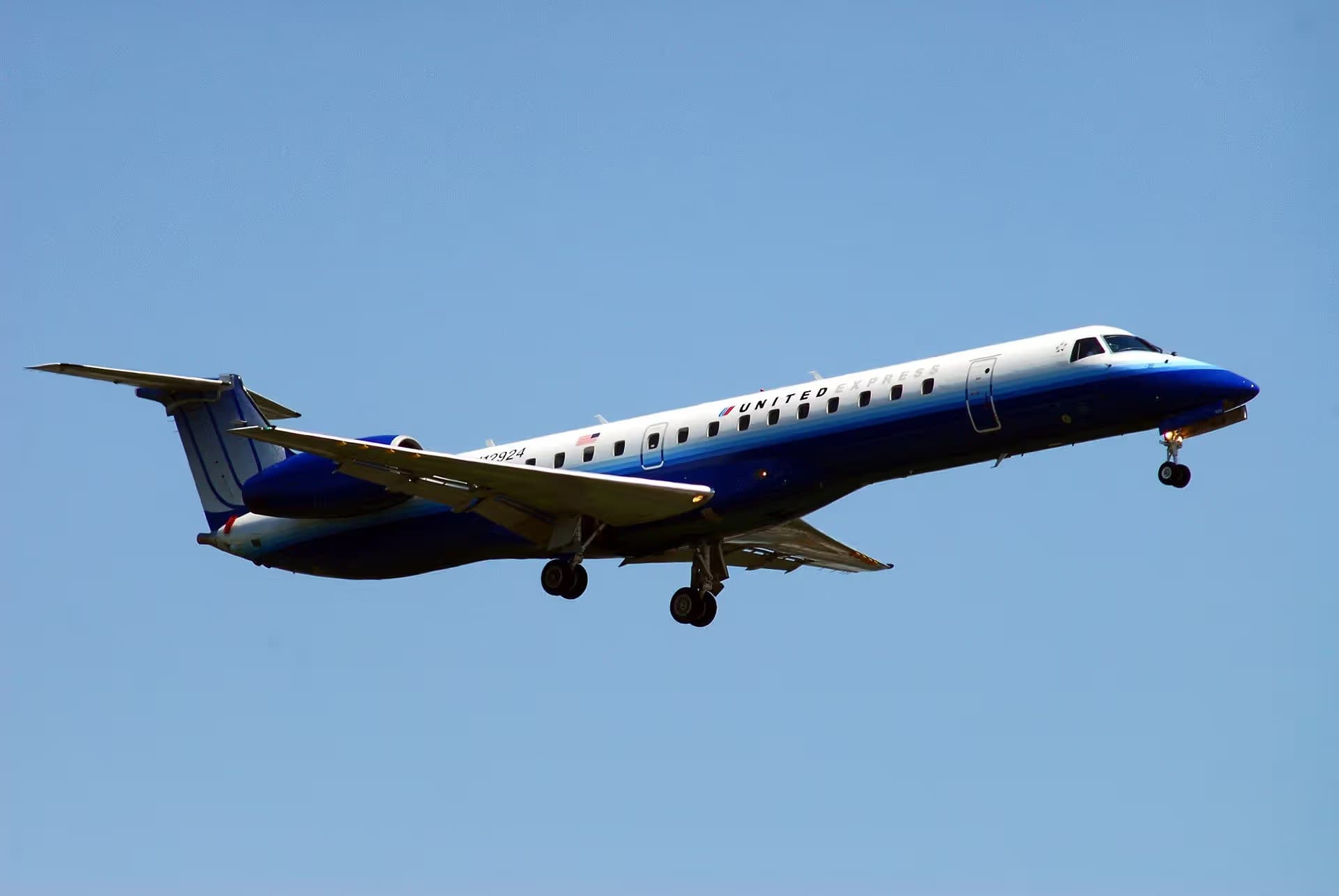 N12924 — Twin-engine aircraft