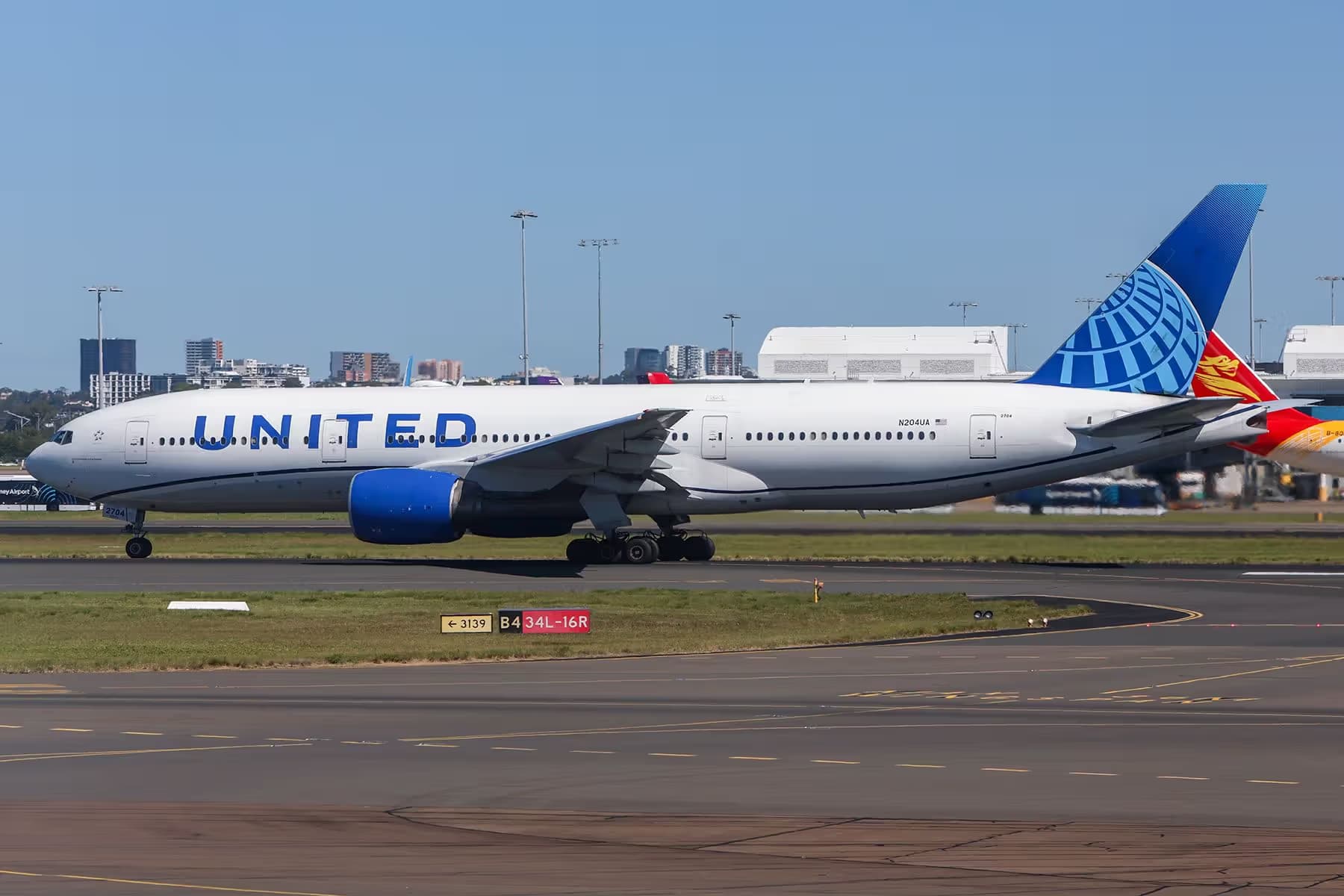 N204UA — Boeing