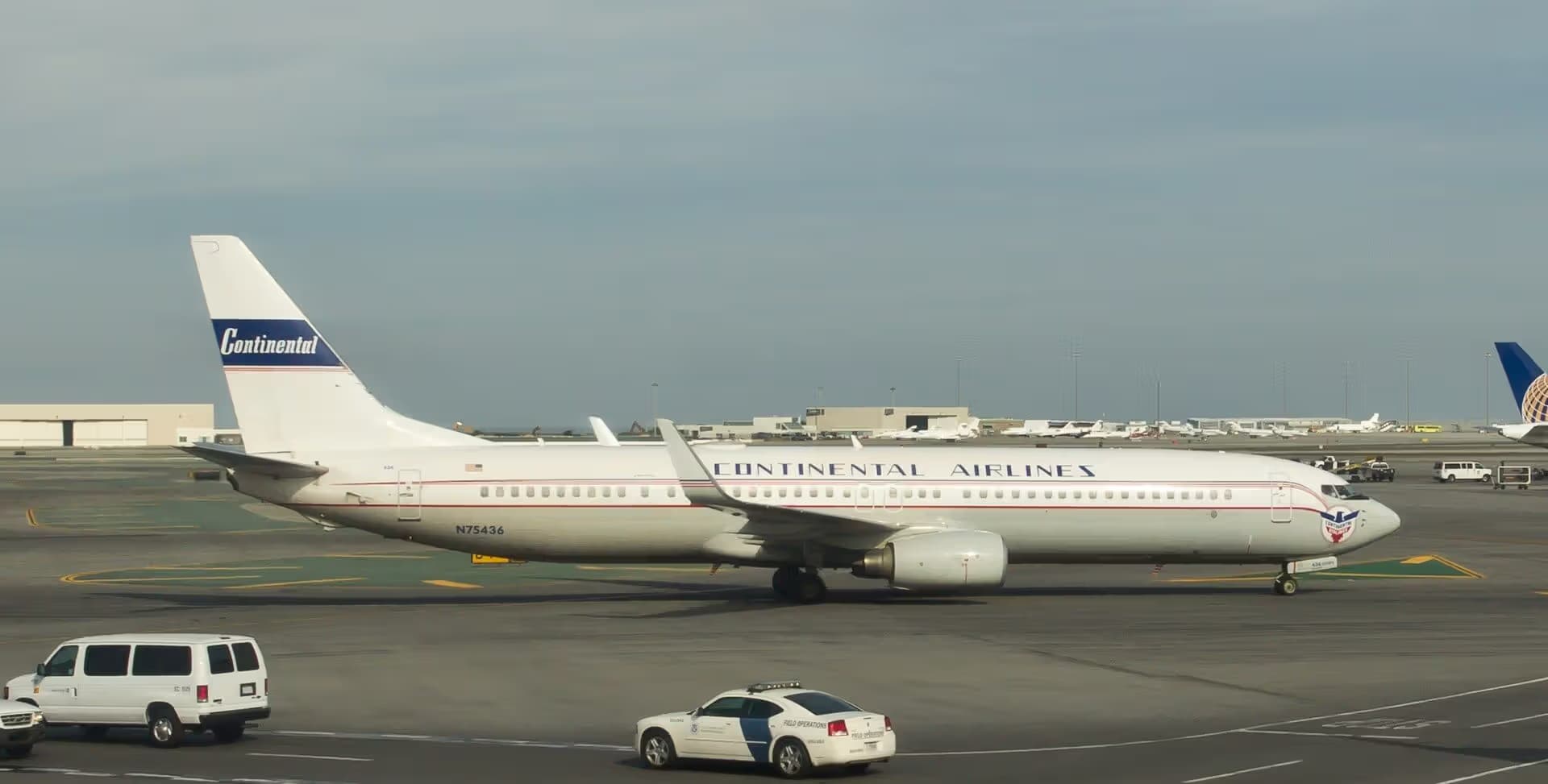 N75436 — Twin-engine aircraft at San Francisco International Airport