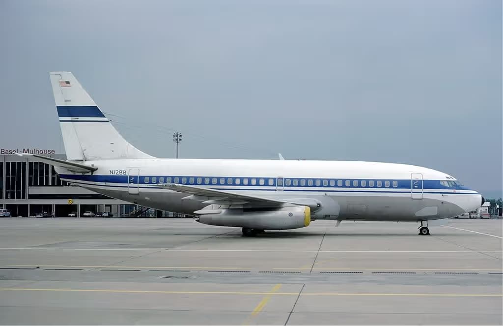 N1288 — Twin-engine aircraft