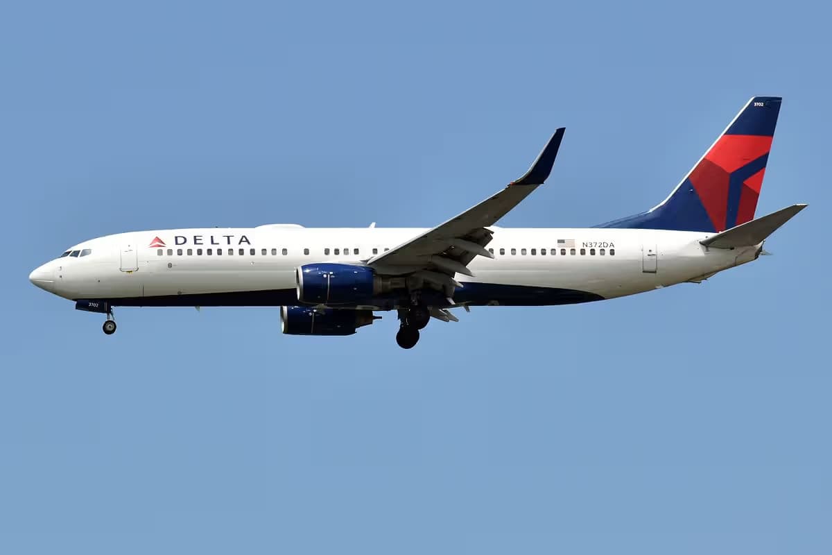 N372DA — Boeing