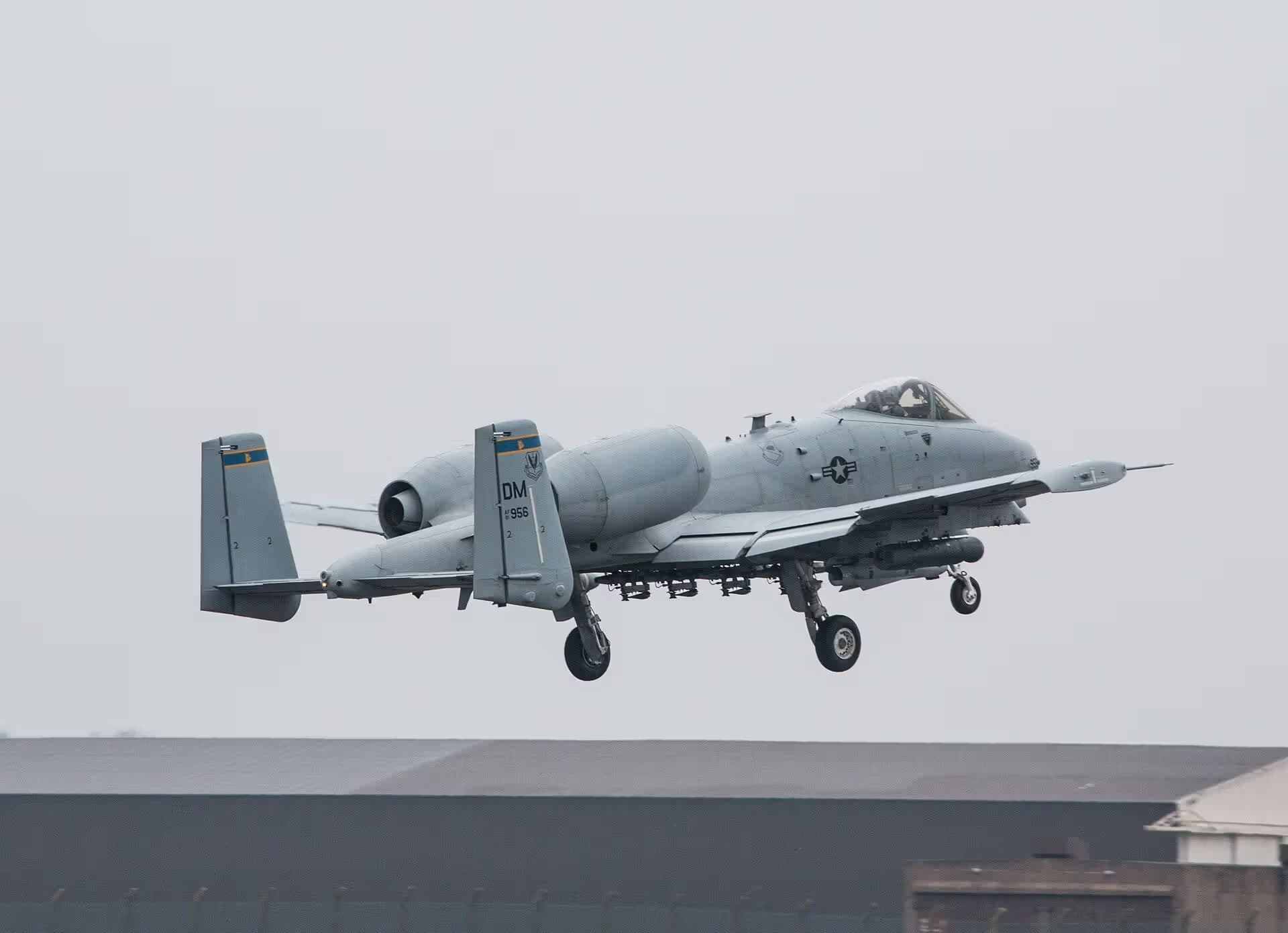 Unidentified — Twin-engine aircraft