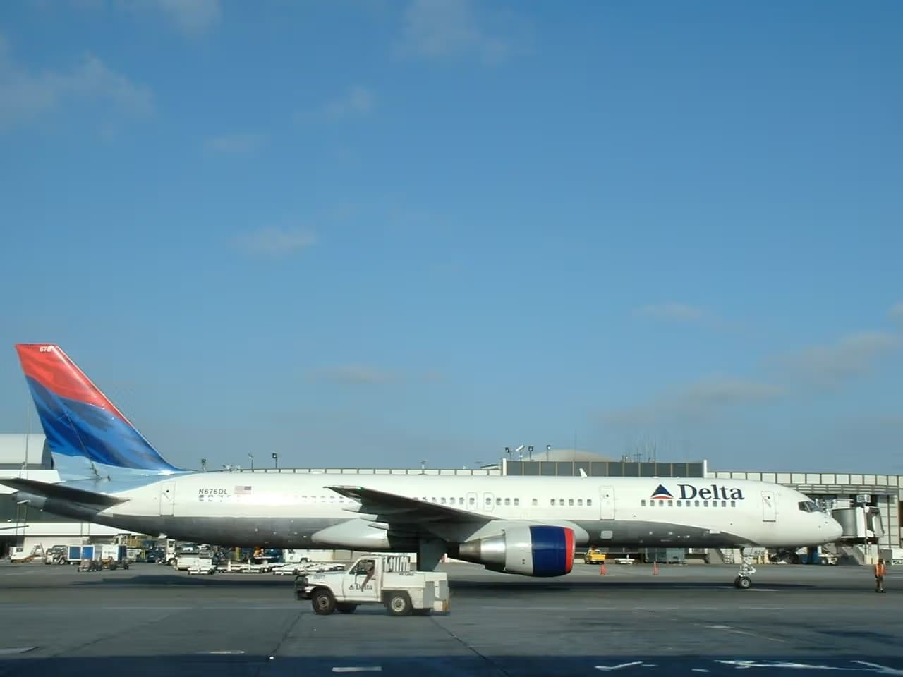 N676DL — Boeing