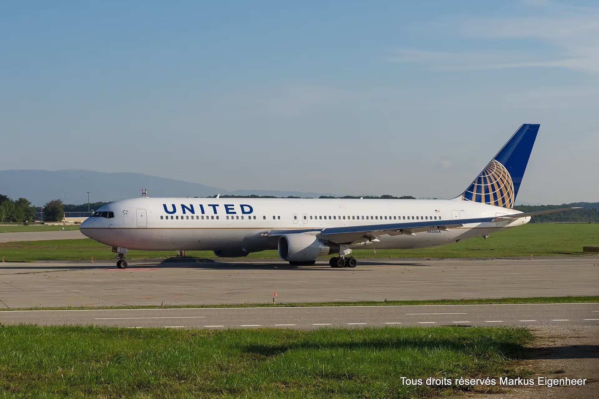 N655UA — Boeing