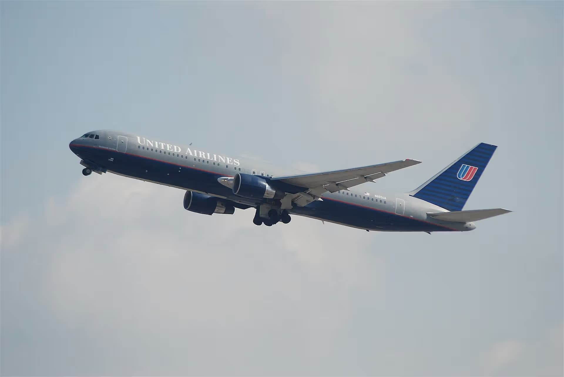 N665UA — Boeing