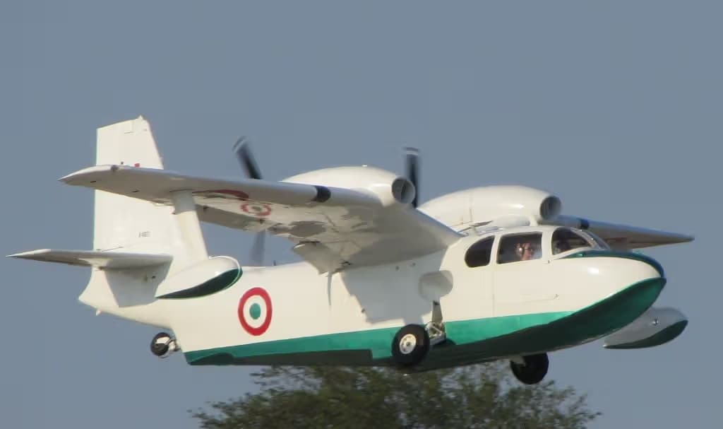 N40022 — Twin-engine aircraft