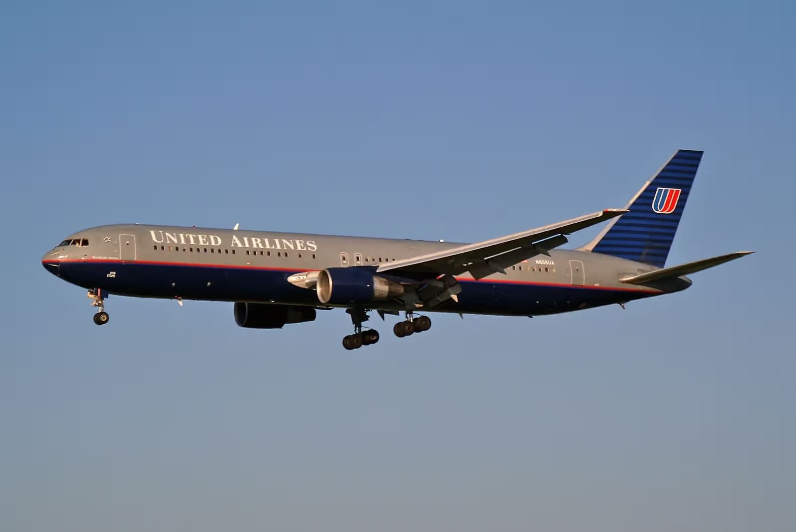 N655UA — Boeing
