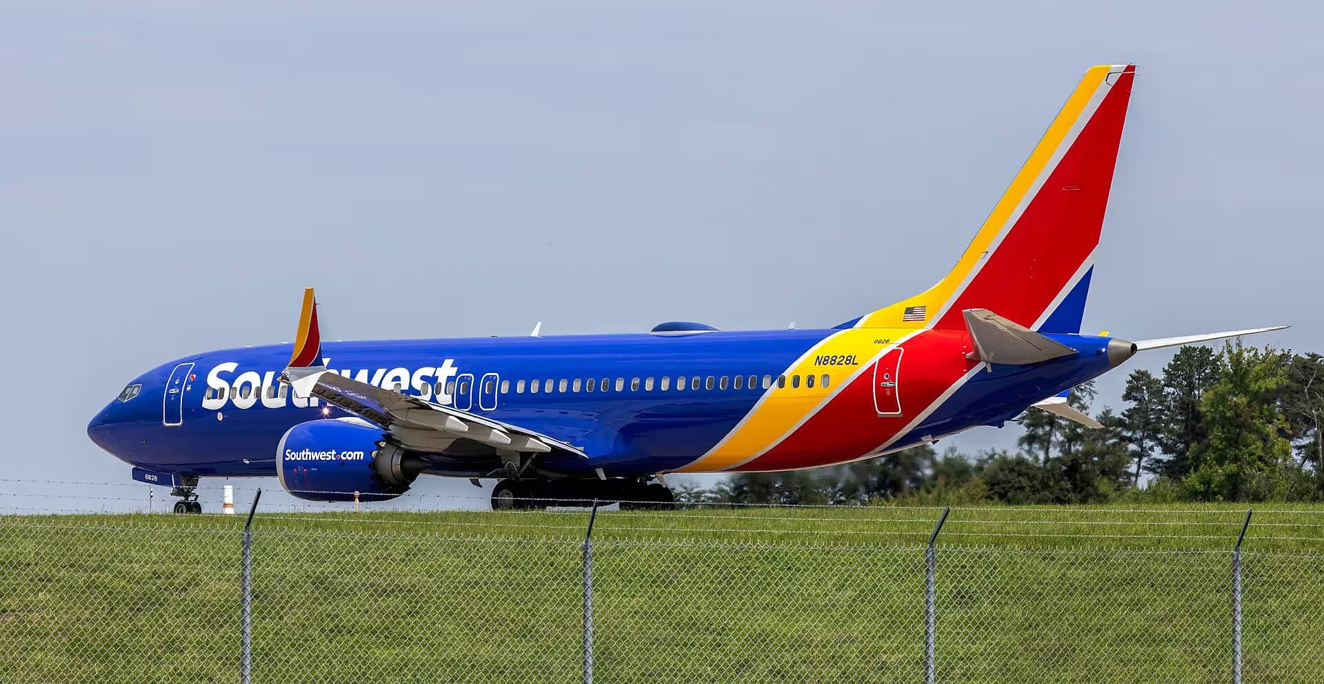 N8828L — Boeing