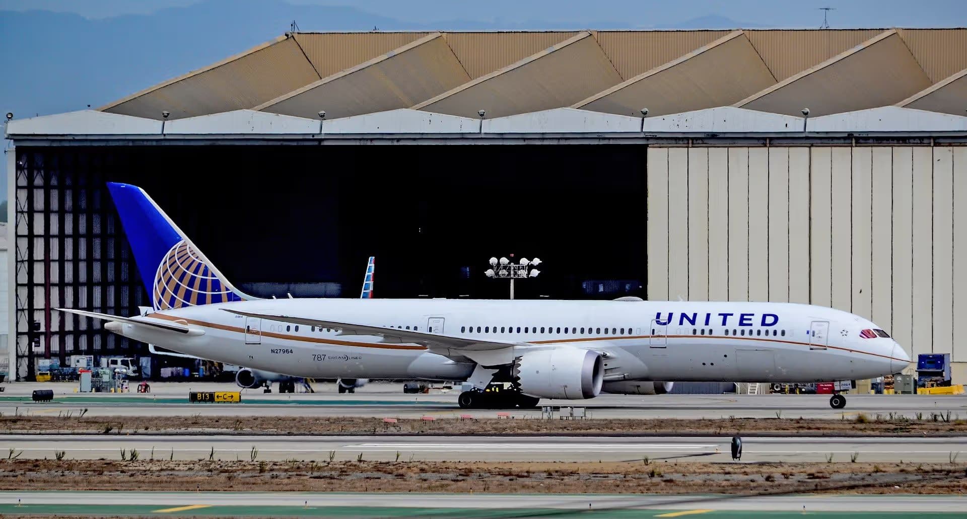 N27964 — Twin-engine aircraft