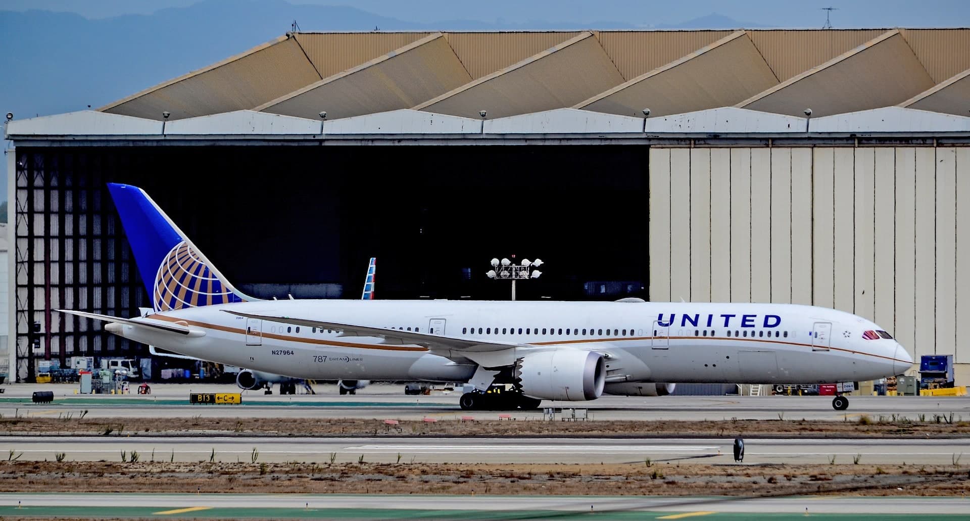 N27964 — Twin-engine aircraft