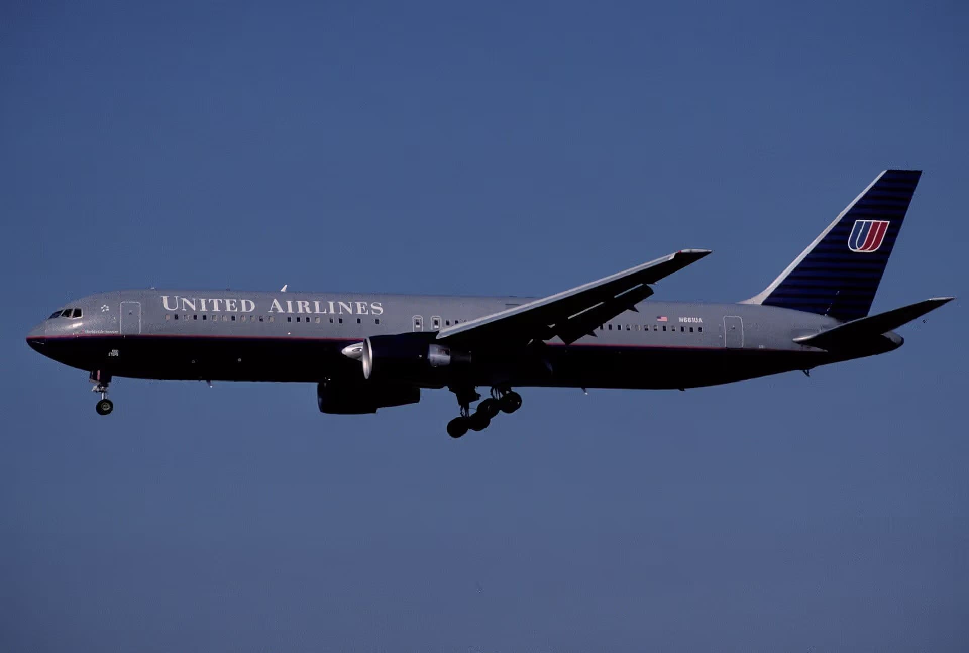 N661UA — Twin-engine aircraft