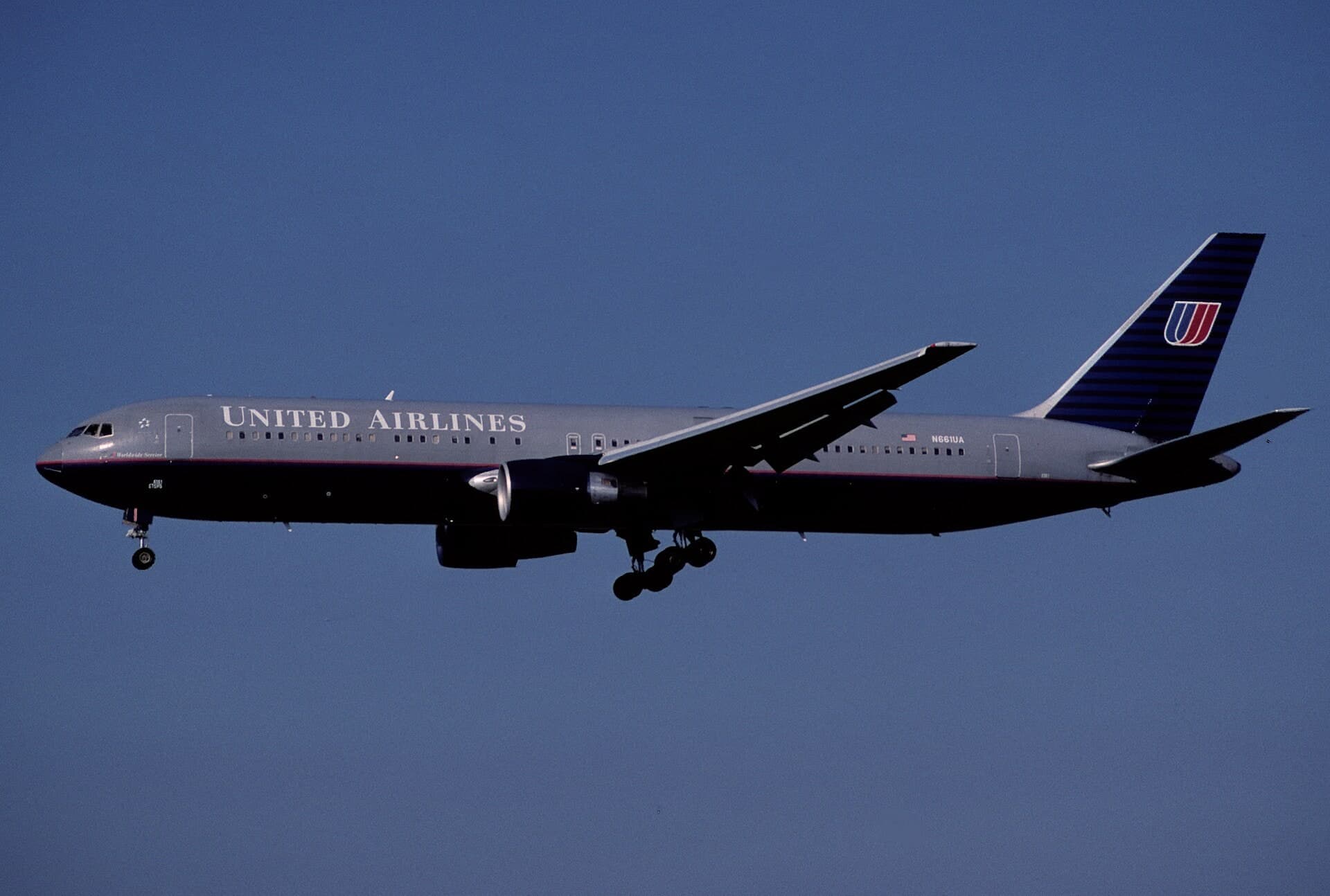 N661UA — Twin-engine aircraft