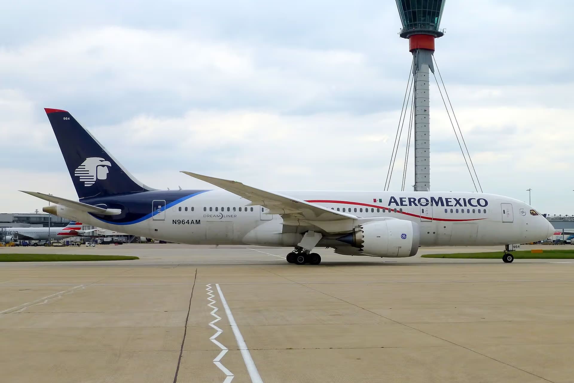 N964AM — Twin-engine aircraft