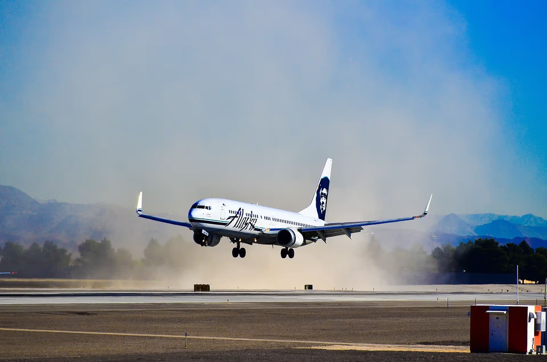N320AS — Boeing