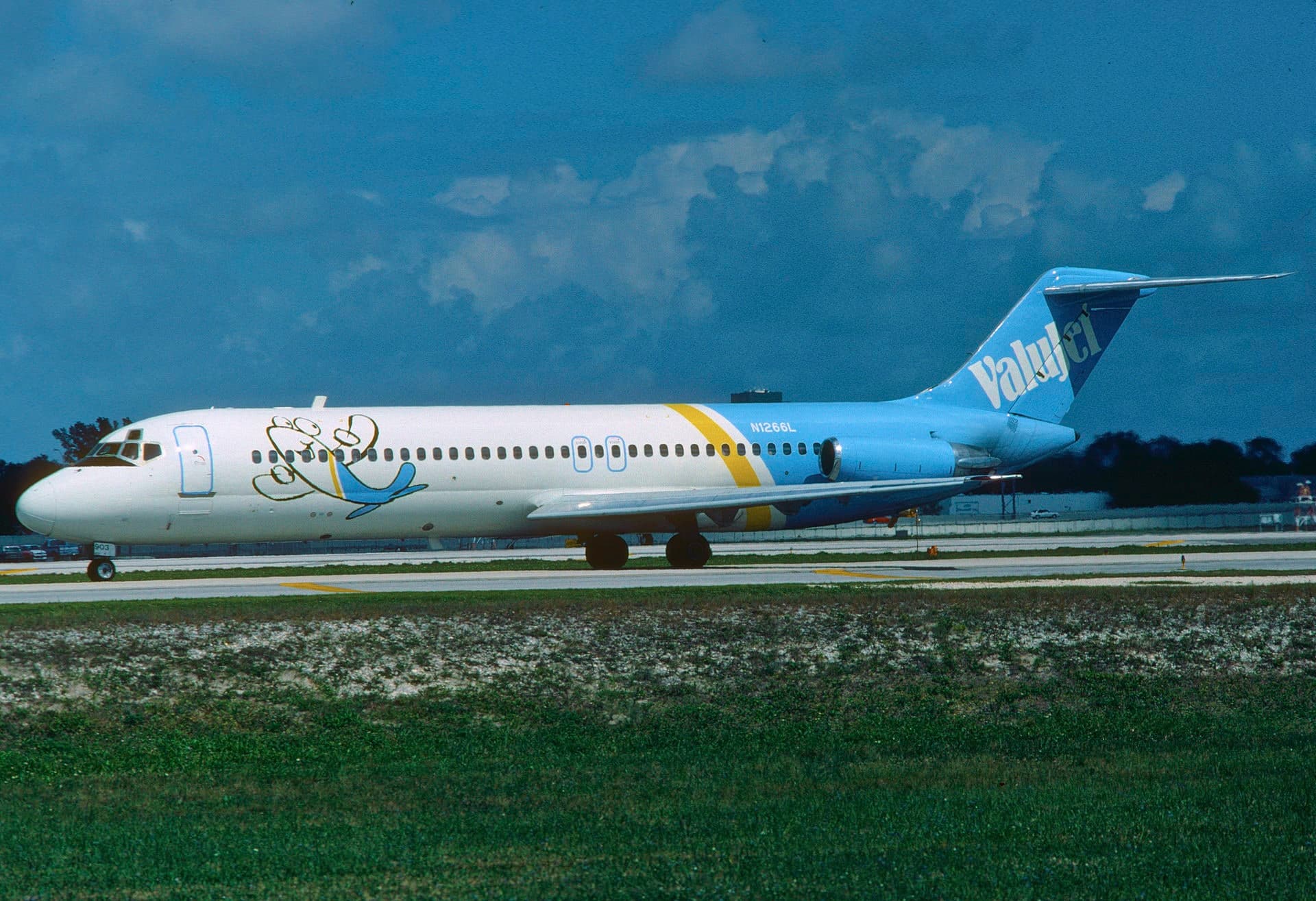 N1266L — Twin-engine aircraft