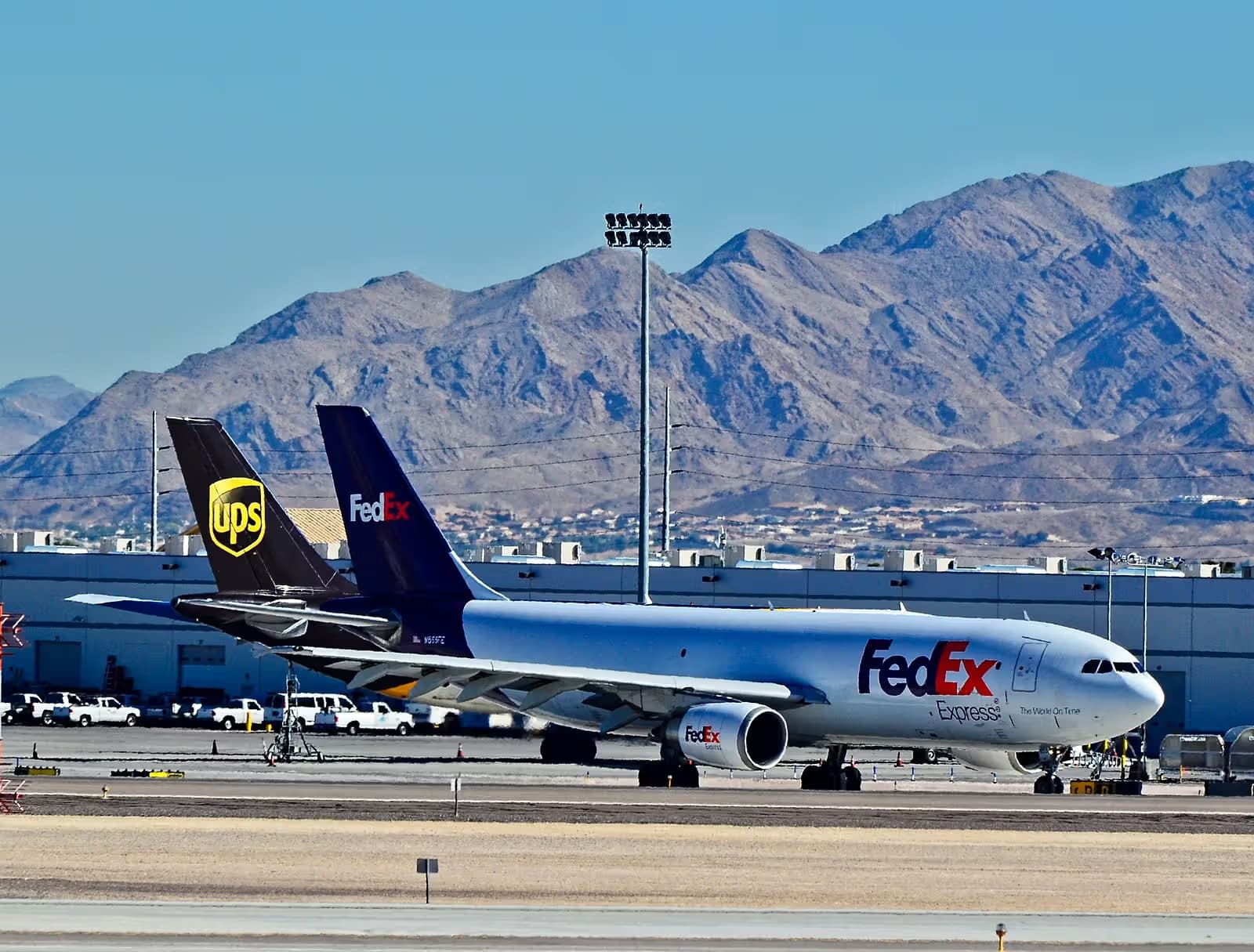 N655FE — Twin-engine aircraft