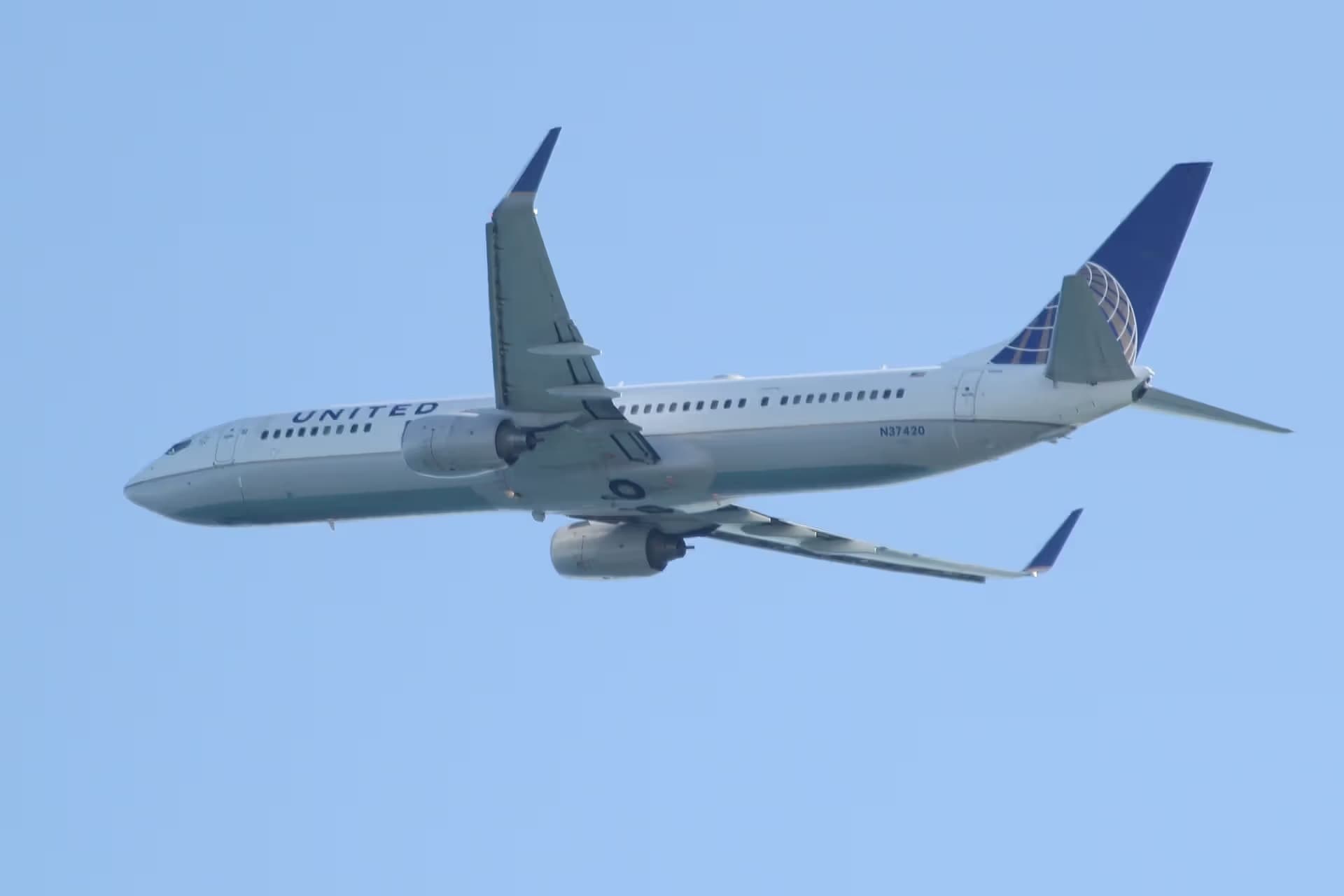 N37420 — Boeing