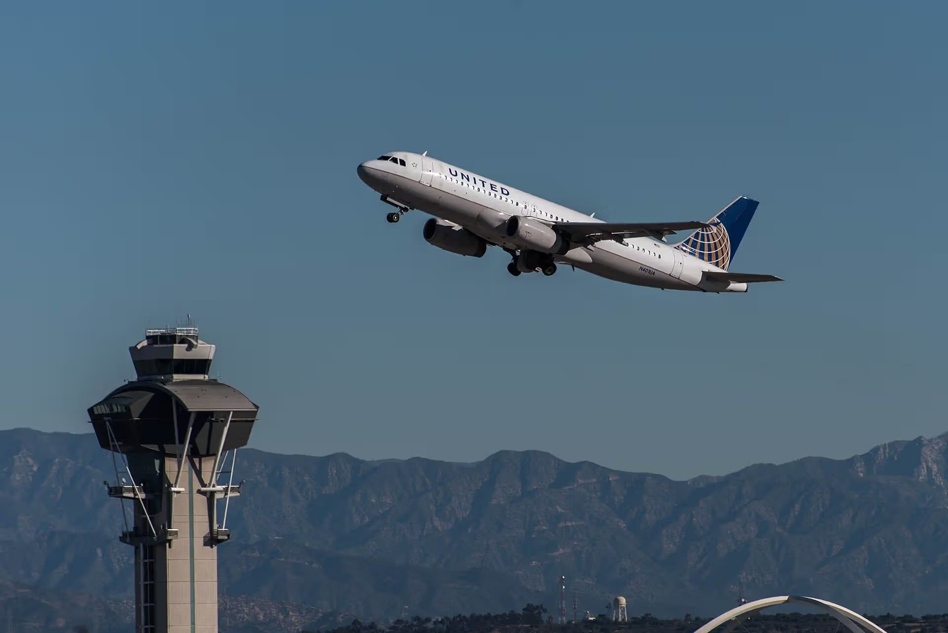 N401UA — Airbus
