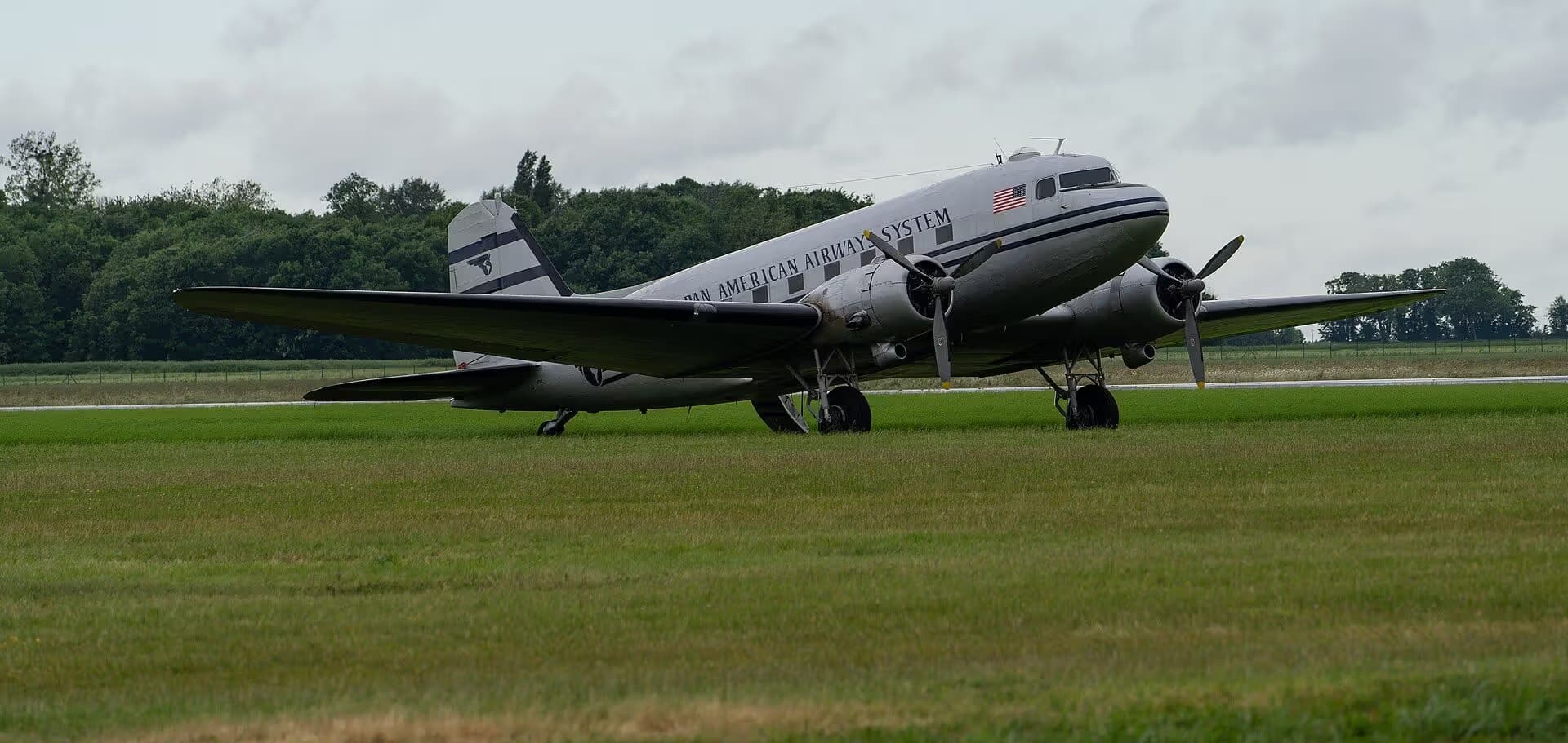 N877MG — Douglas