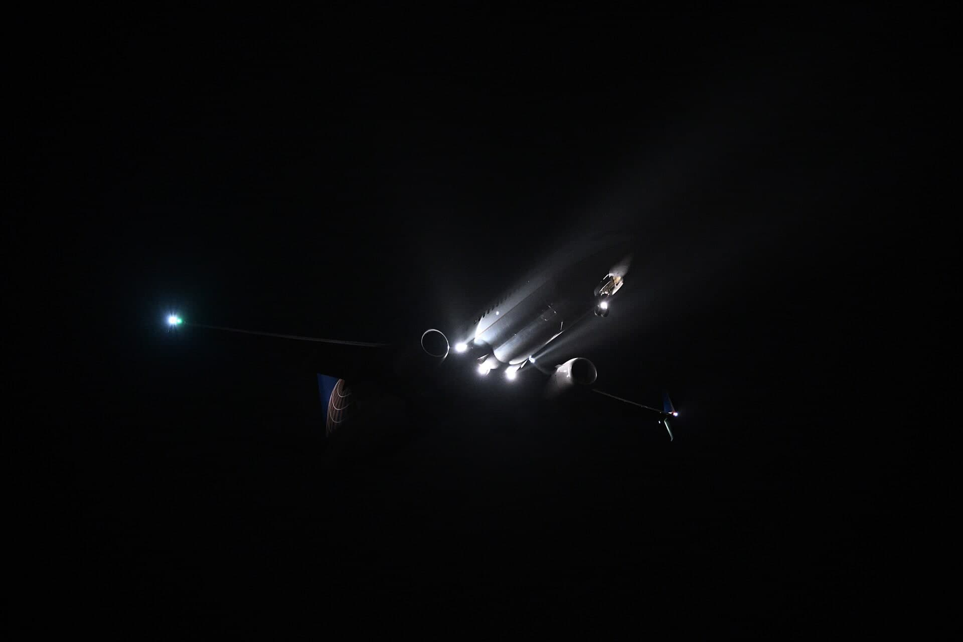 N69833 — Twin-engine aircraft